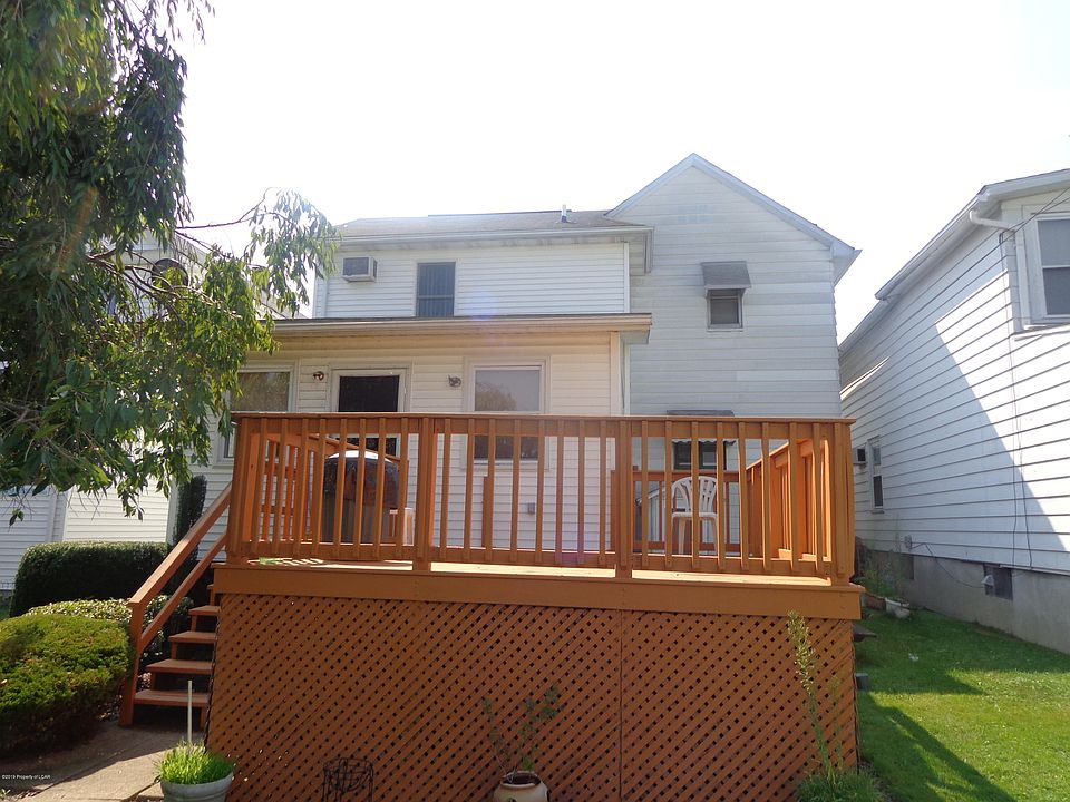 2nd image of 374 E Grand St