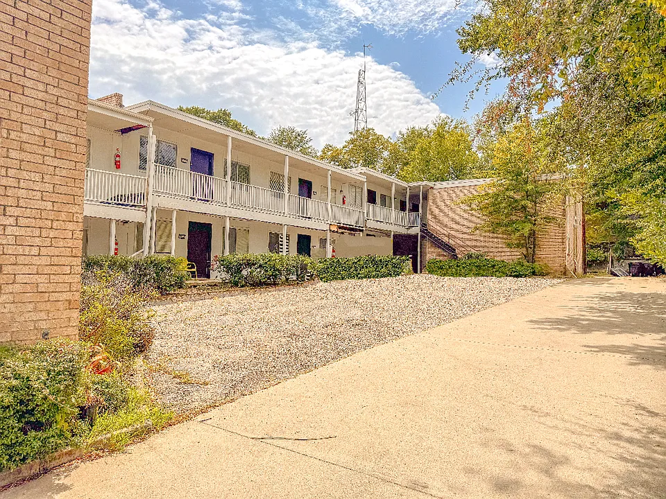 437 N Fredonia St