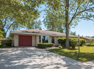 1624 W Weathersfield Way, Schaumburg, IL 60193