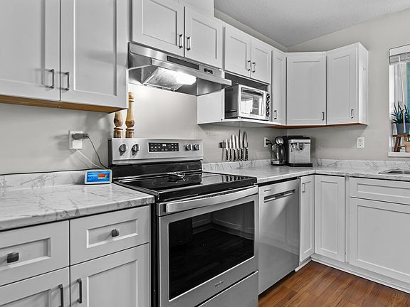 5th image of 45435 Knight Rd #20