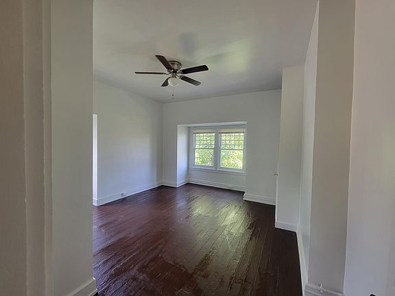 2nd image of 1927 Kinney Ave #3