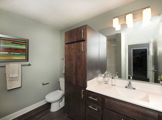 815 9th St SE #105, Minneapolis, MN 55414