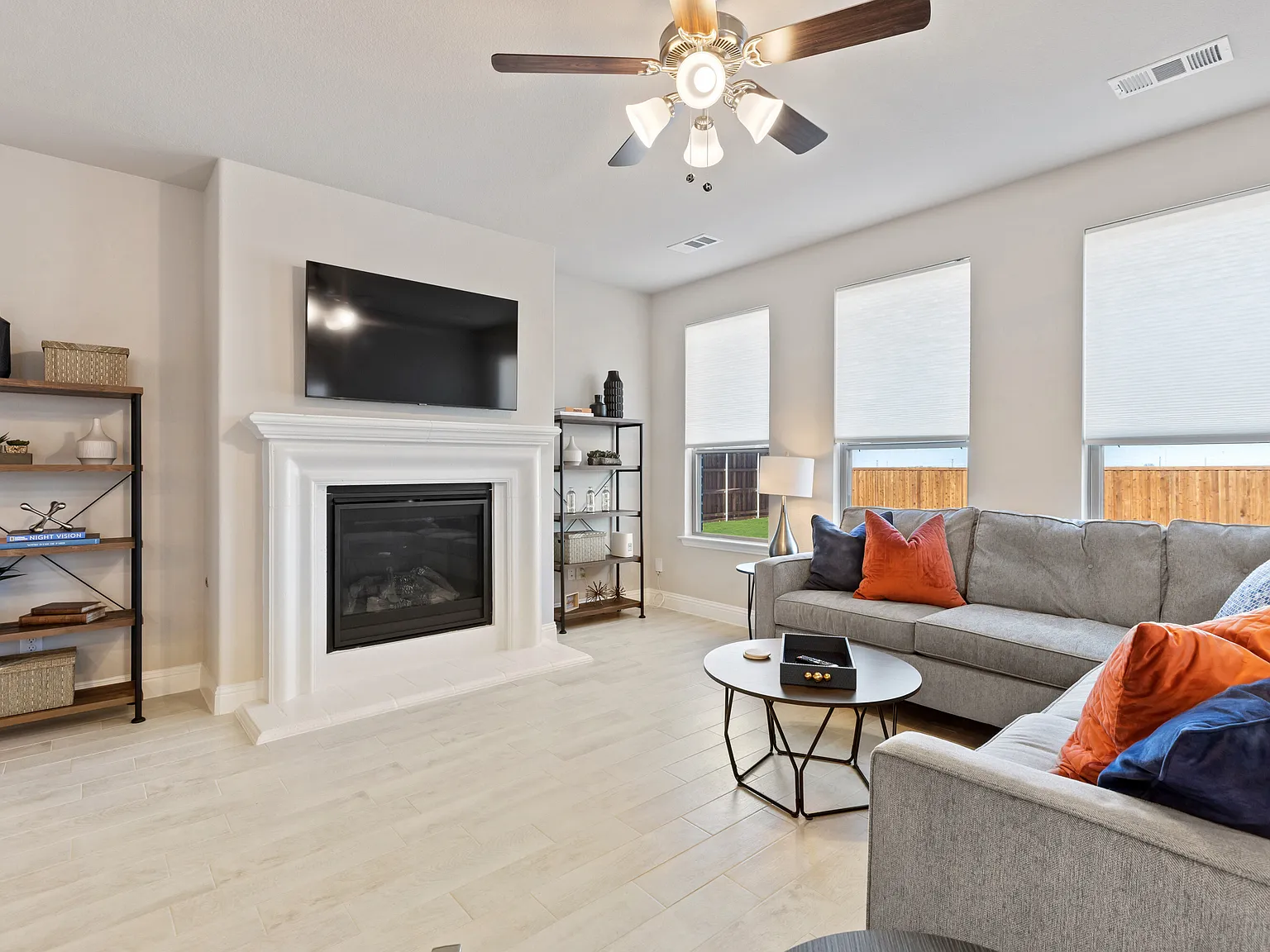 4 bed, 2.5 bath, 2599 sqft, $9,720 — Photo 4