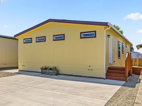 1025 S 6th St Space 83, Harrisburg, OR 97446