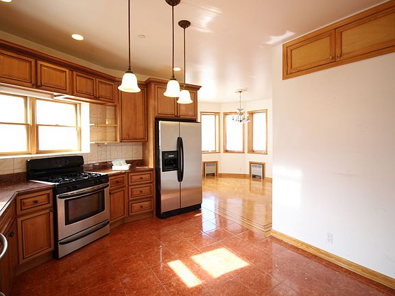 2nd image of 26 Broome St APT 1A