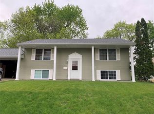 4409 Twin Pine Dr NE, Cedar Rapids, IA 52402