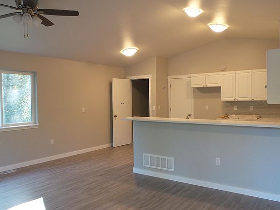 New Kitchen with Quartz counters