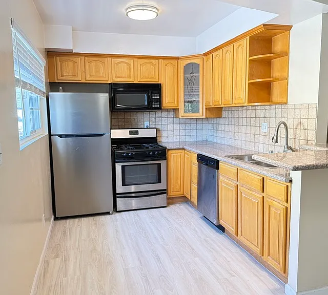 1934 N Hollywood Way #M — Photo 2