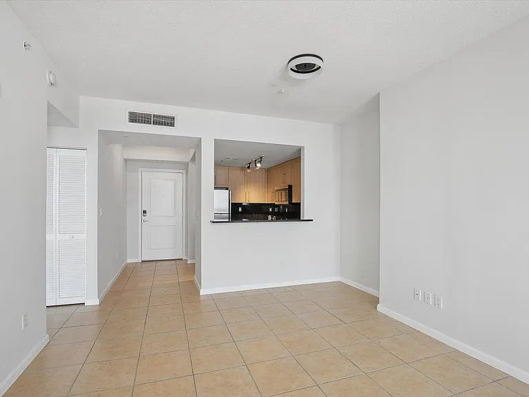 511 SE 5th Ave #2115 — Photo 13
