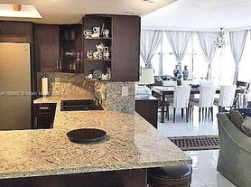 1000 Parkview Dr