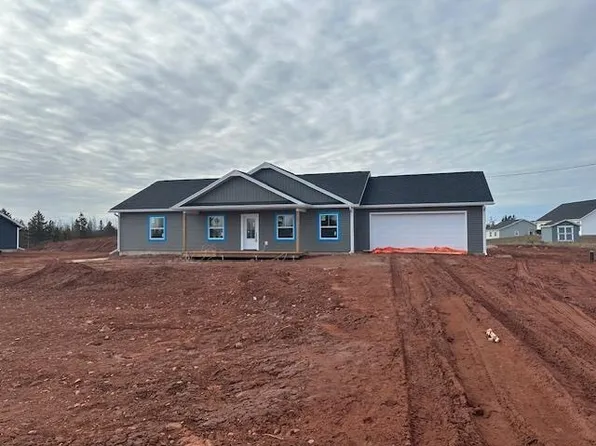 53 Macdonald Rd, Stratford, PE C1B 2C9