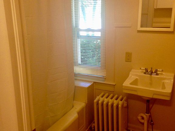 5th image of 121 Woodside Ln