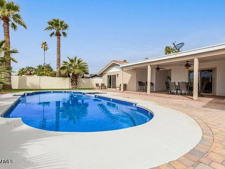 956 Castillo Dr E — Photo 37