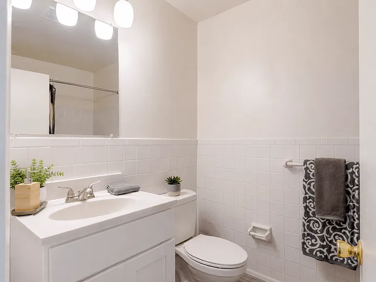 Woodacres Apartment Homes — Photo 24