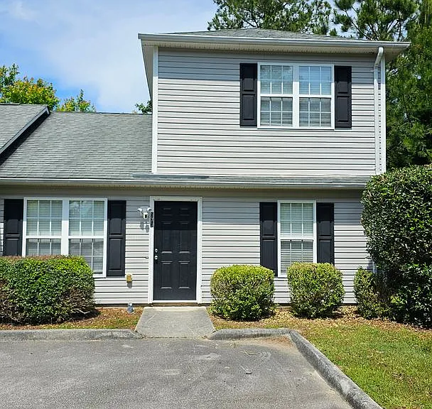573 Corbin St — Photo 1