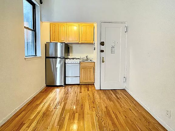 2nd image of 212 W 82nd St APT 3C