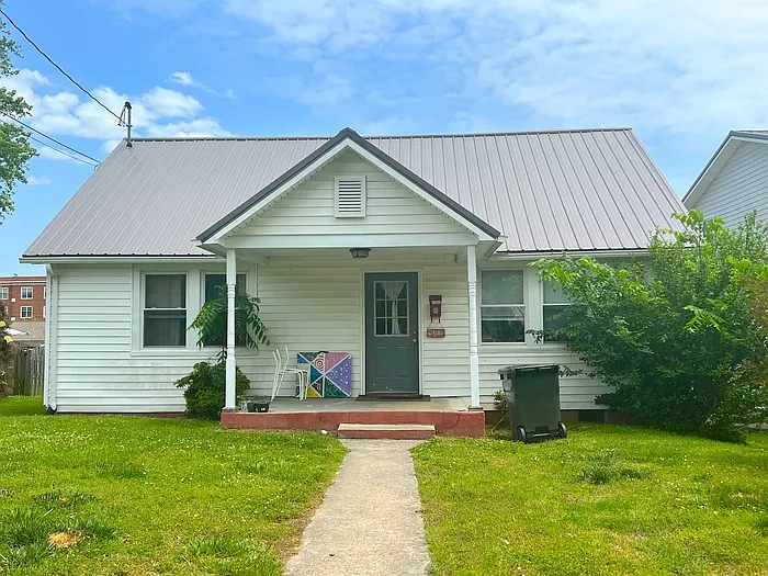 3 bed, 1.0 bath, 1160 sqft, $1,400 — Photo 3