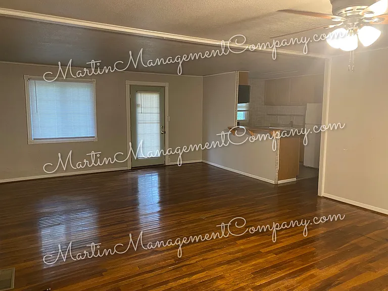 233 Rainbow Dr — Photo 2