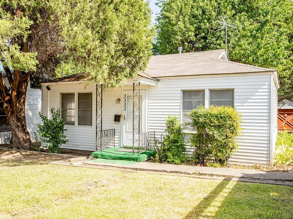 3323 W Clarendon Dr