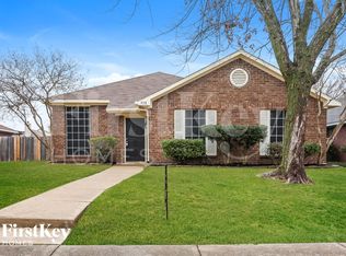 928 Micarta Dr, Mesquite, TX 75181