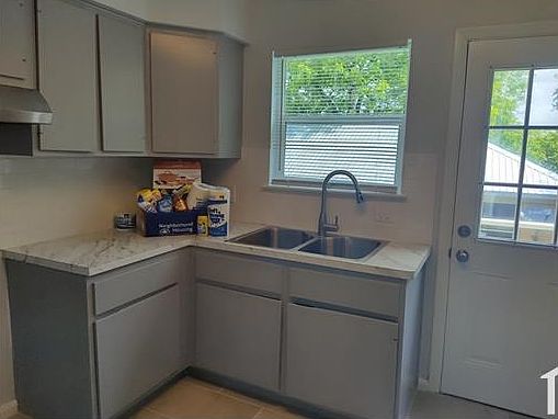 2nd image of 1107 Concho St