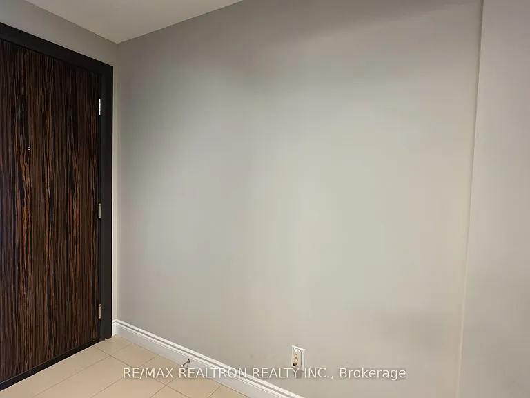 273 S Park Rd #501 — Photo 24
