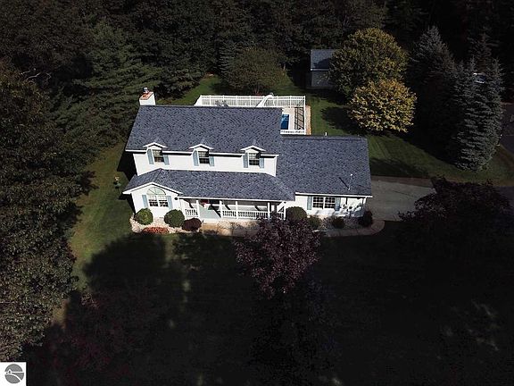 2nd image of 1155 E Lincoln St