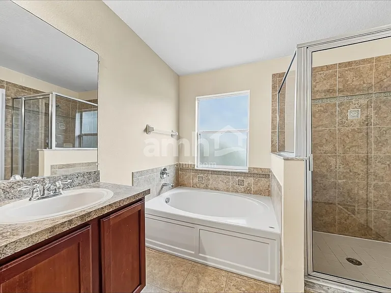 3247 Chessington Dr — Photo 12