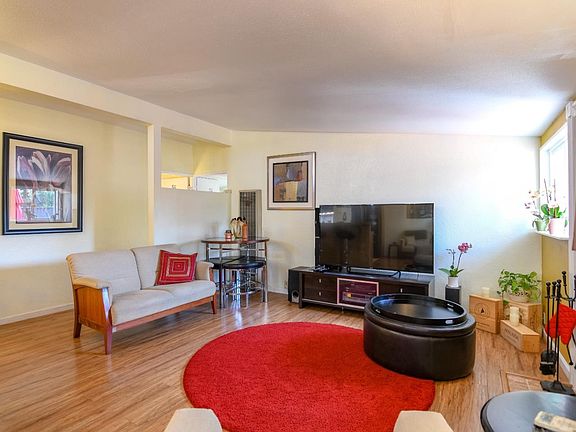 4th image of 3404 Holly Dr