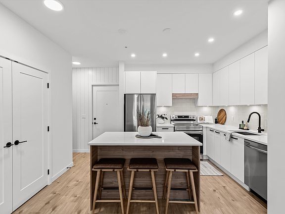 3rd image of 33920 Best Ave #105
