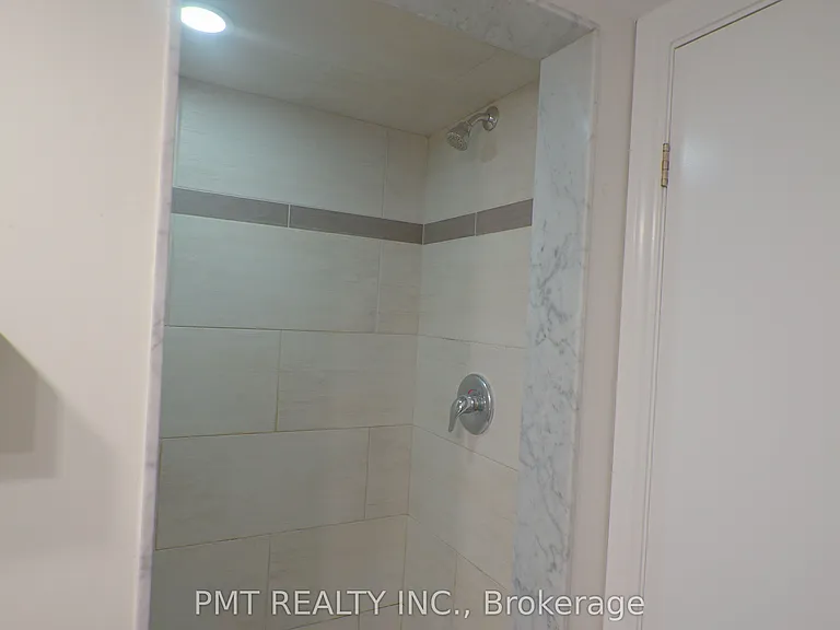 881 Coxwell Ave #LOWER — Photo 12