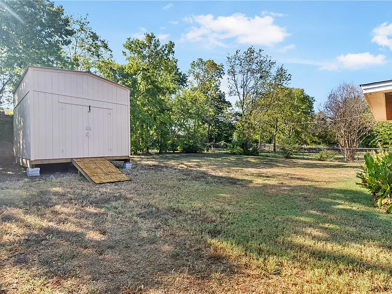 209 Helena St — Photo 21