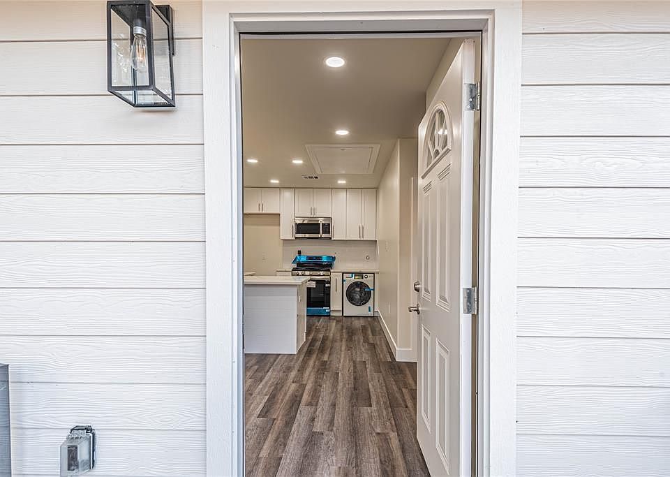 1st image of 6003 De Moss Dr #B