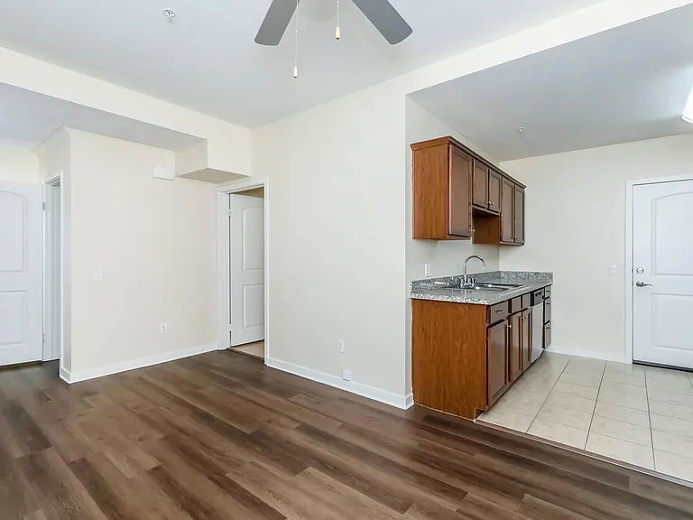 Vineyards at Palm Desert Apartment Homes — Photo 40