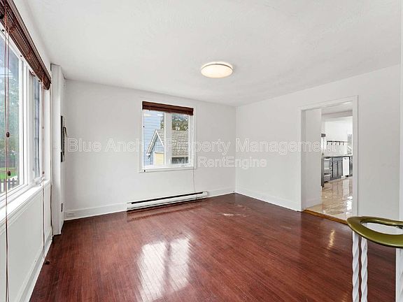 5th image of 247 Macdonald Ave #1