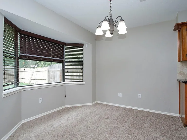 1 Greeningdon St — Photo 6