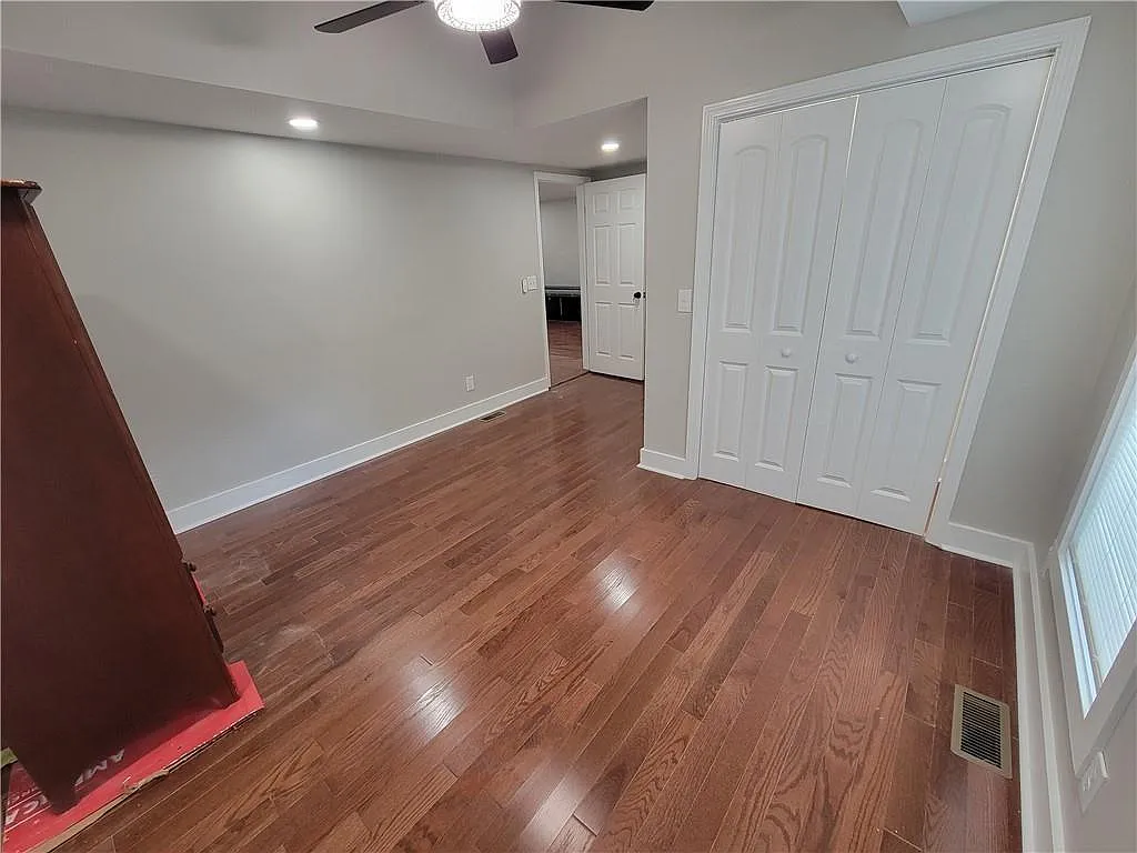3 bed, 2.0 bath, 1200 sqft, $1,995 — Photo 4