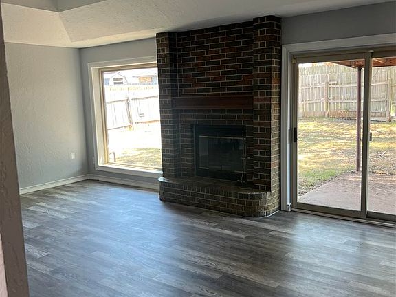 4th image of 3906 SW Parkridge Blvd