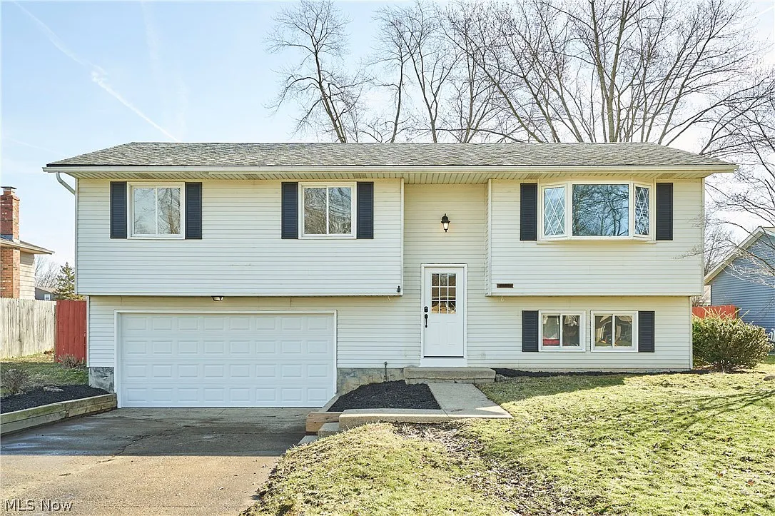 1661 Devonshire Dr photo 1