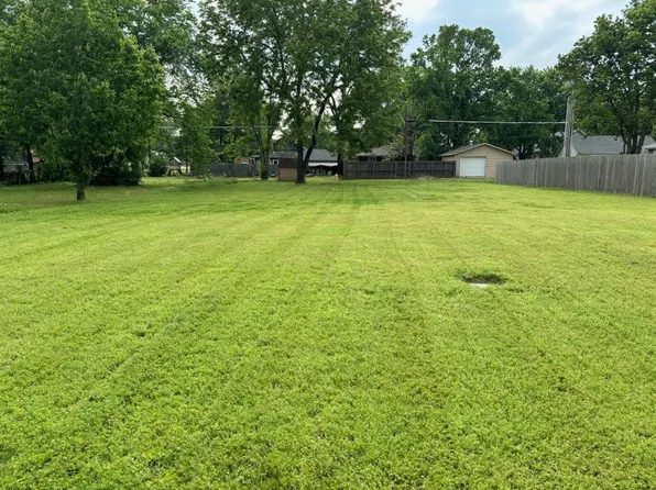 923 N Lincoln St, Belle Plaine, KS 67013