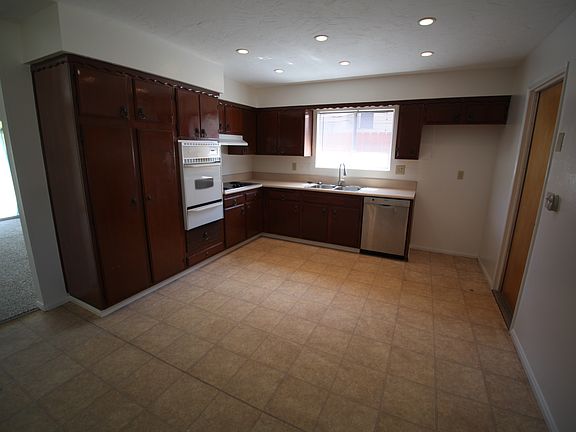 4th image of 2746 Barbour Dr