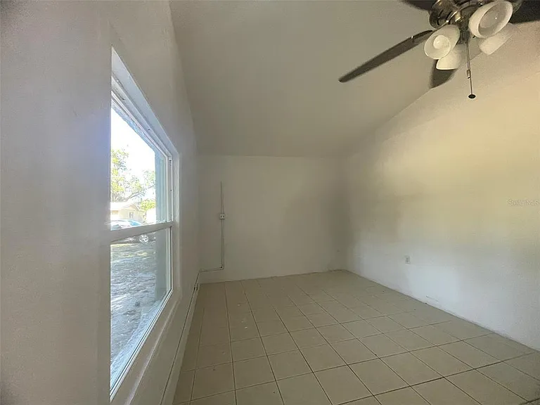 525 E Helen Ave — Photo 19