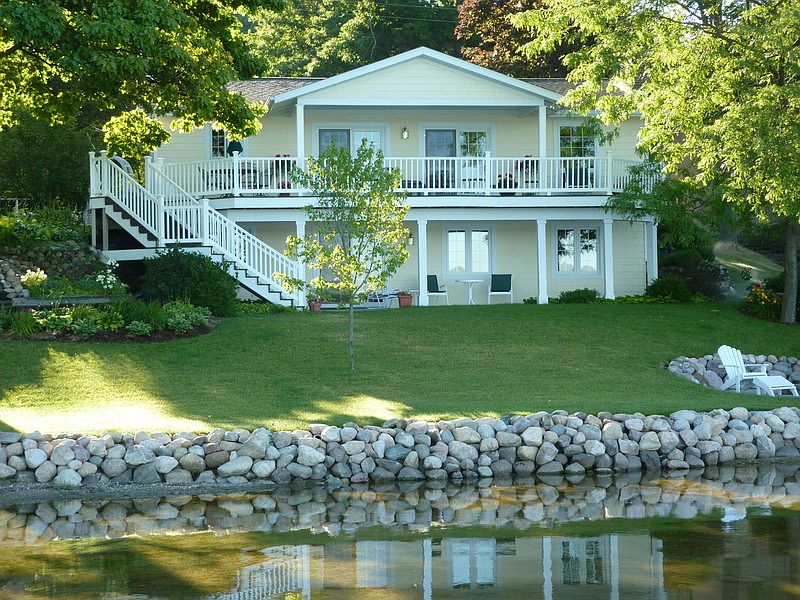 1st image of 2605 Elmwood Dr