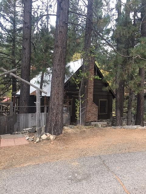 1st image of 877 Edgewood Cir