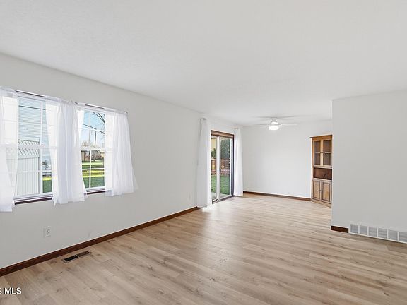3rd image of 4 Augusta Dr