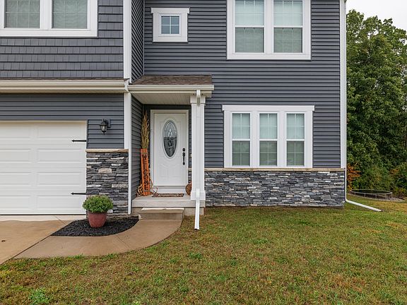 3rd image of 593 Oak Meadow Dr