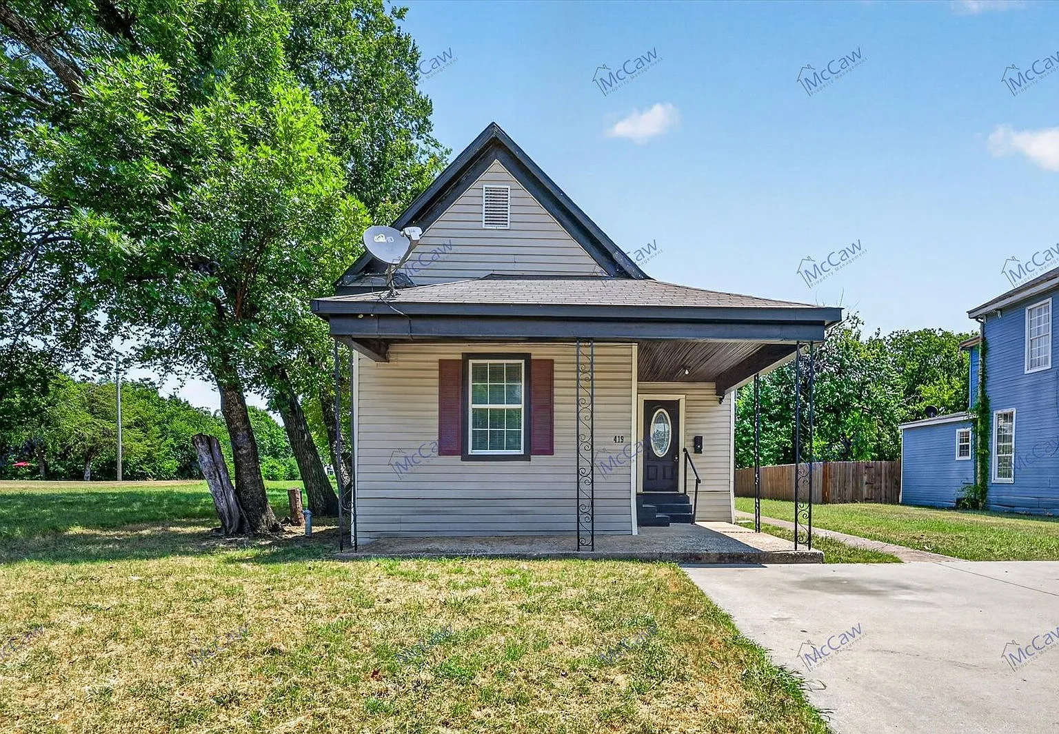 3 bed, 1.0 bath, 1318 sqft, $1,100 — Photo 2