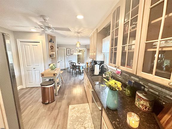 5th image of 7 Meredith Ct