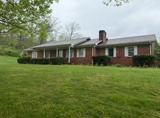 94 Mountain Parkway Spur Rd, Campton, KY 41301