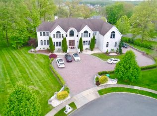 7 Helen Ct, Monroe Township, NJ 08831